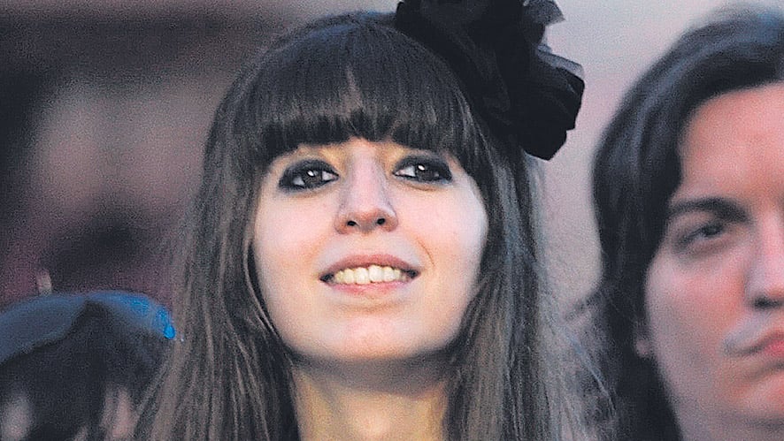 Florencia Kirchner vive con su hija en un departamento de su propiedad.