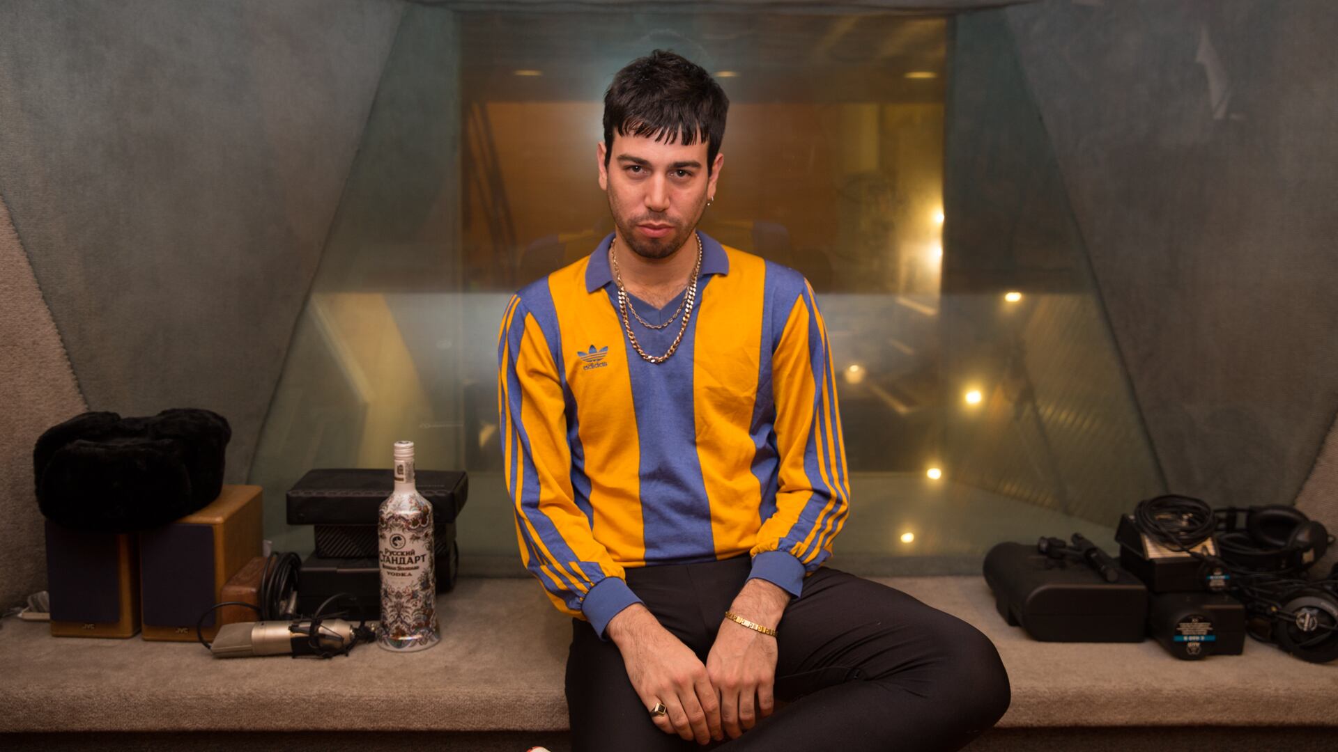 “Me gustan Andrés Calamaro, Spinetta y Fito, esos cantautores a los que se les nota que sangraron”, dice Mateo.