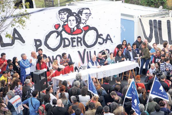 En octubre de 2016, a pocos días de la salvaje detención, se realizó un acto frente a la garita de Prefectura.