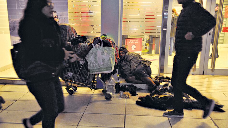 “Los que hace un año apenas superaban la línea de indigencia fueron los más perjudicados”.