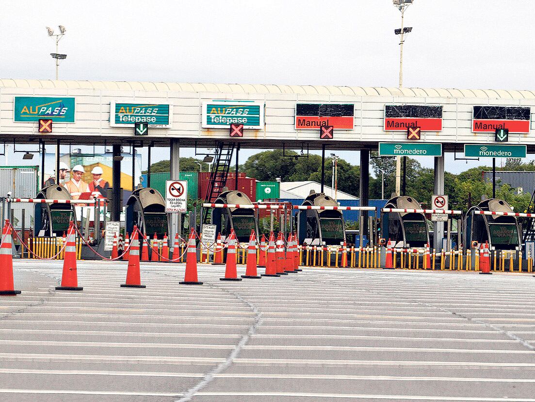 Con el próximo aumento, el peaje en la Illia para autos se habrá elevado en menos de diez años de 0,50 a 25 pesos en hora pico.