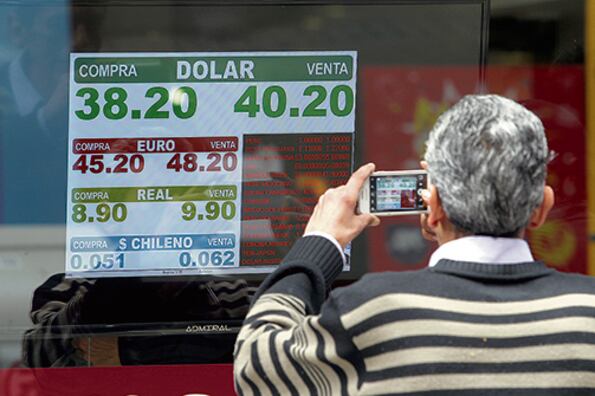 A pesar de que no intervino vendiendo dólares al contado, las reservas del Banco Central bajaron 18 millones, hasta los 49.551 millones.