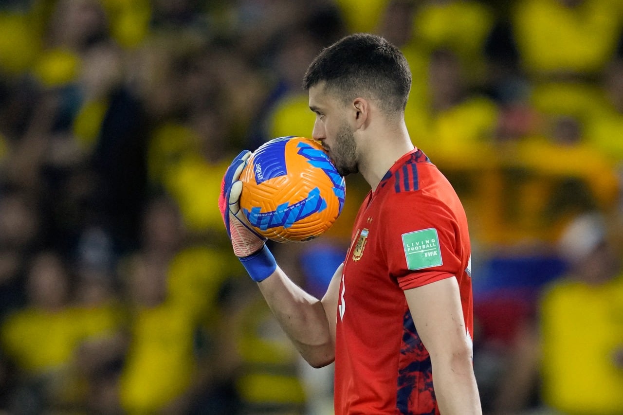 Rulli dejó una buena impresión en su primer partido por los porotos con la Selección