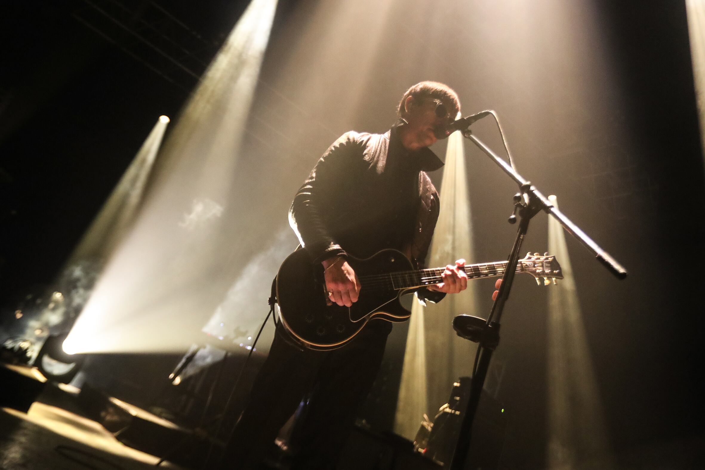 Interpol tocó material de Antics y de Turn On the Bright Lights.
