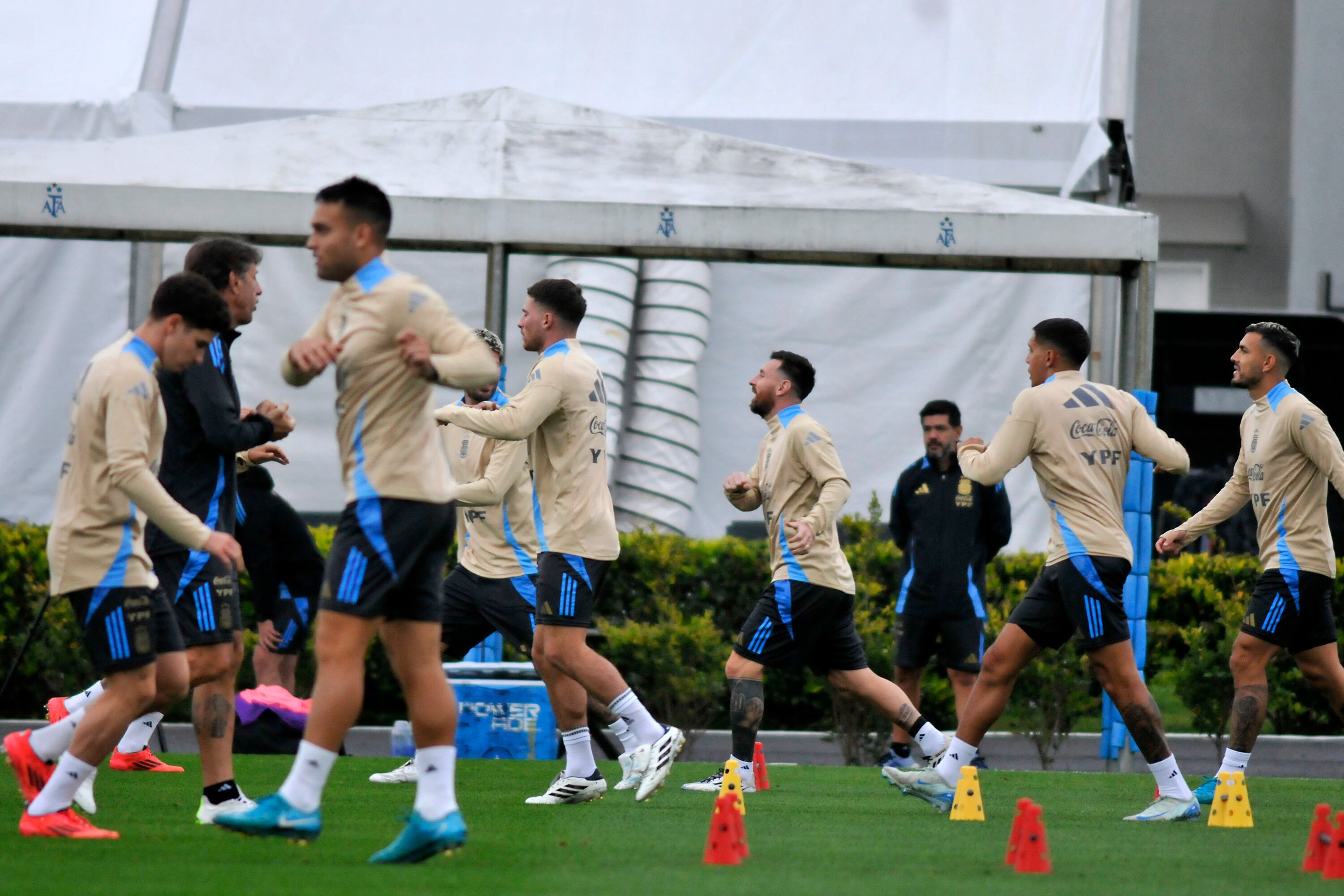 La Selección se movió en Ezeiza este lunes y algunos minutos fueron abiertos a la prensa.