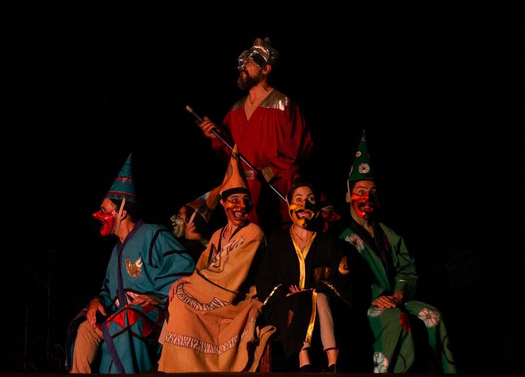 "Sombras del holograma..." se puede ver los sábados en el Parque Avellaneda, con entrada a la gorra. 