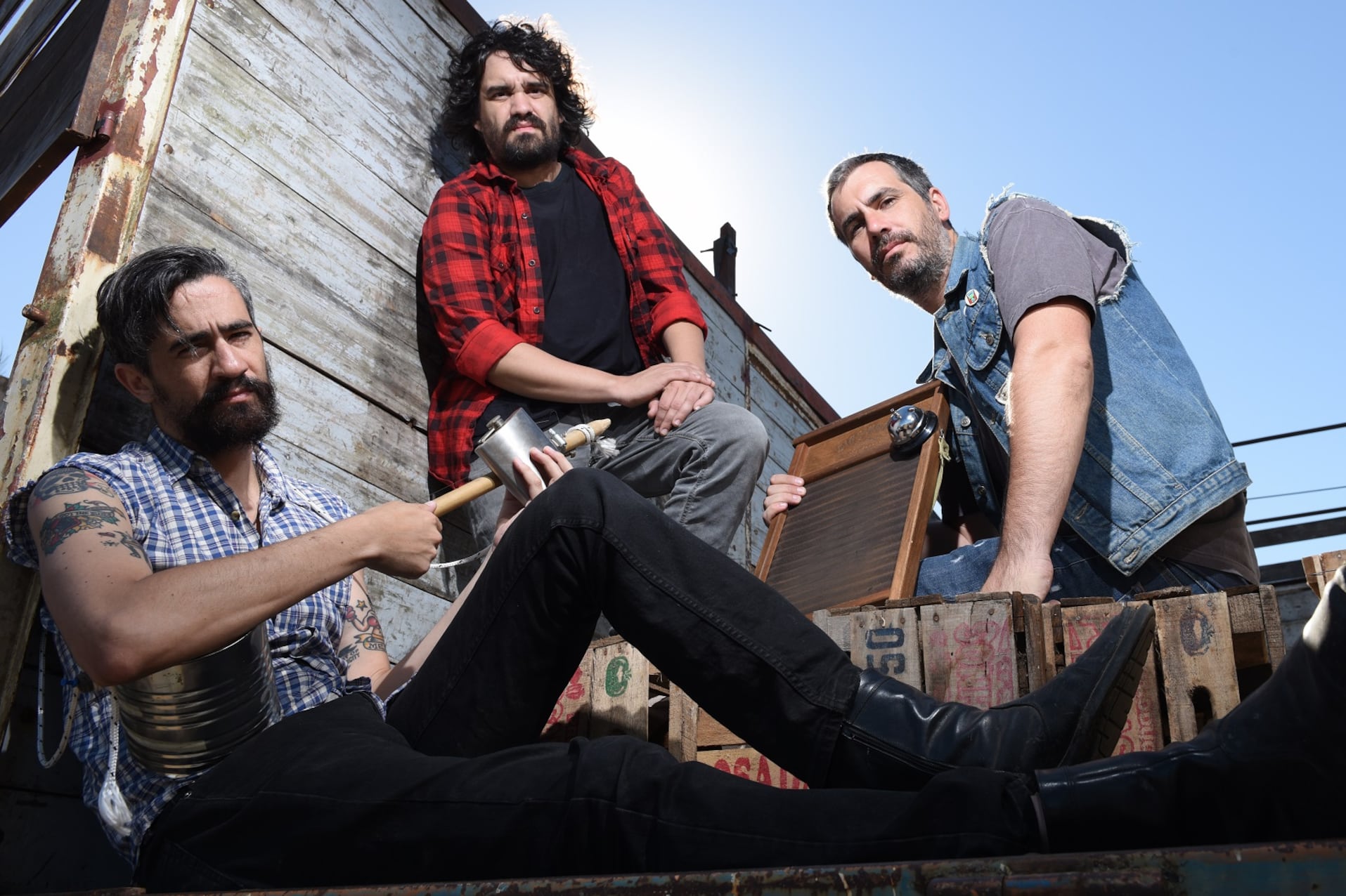 Para el Míster, el segundo disco del grupo “intenta discutir la mirada binaria que se impone en nuestra sociedad”