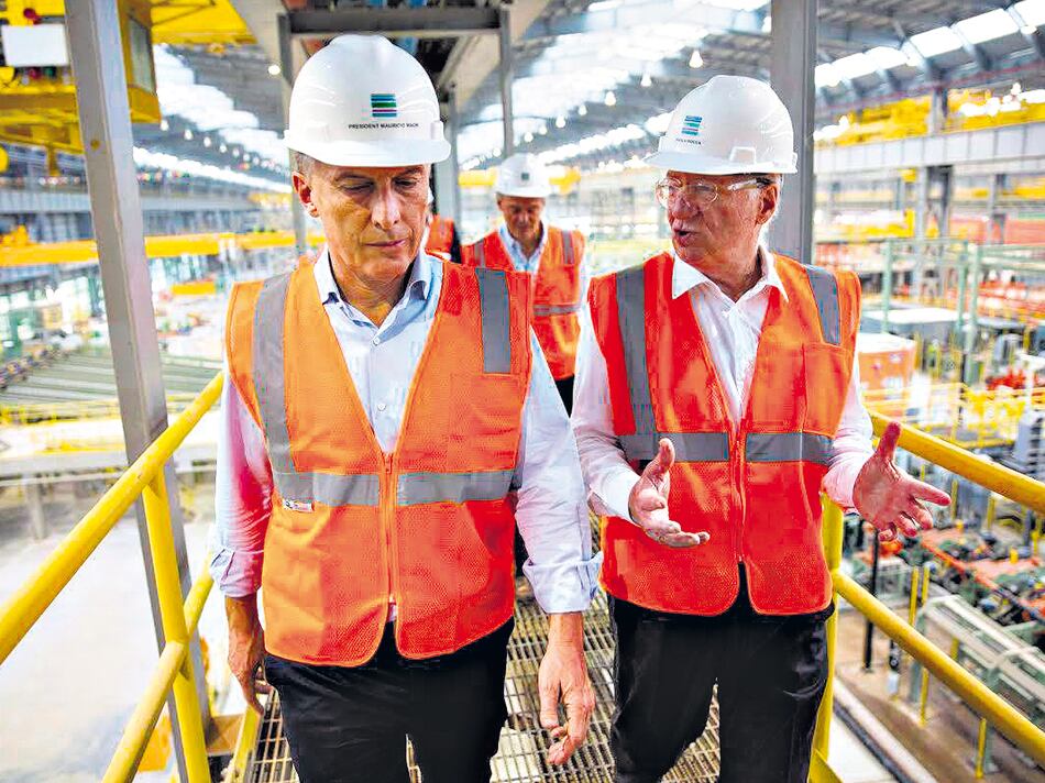Mauricio Macri celebró la migración de inversiones junto a Paolo Rocca (Techint), Cabrera y Aranguren.