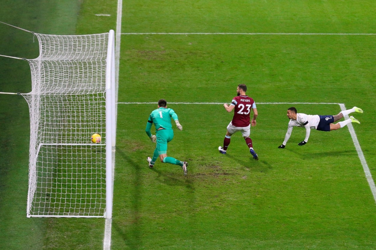 El gol de Gabriel Jesús para el 1-0 parcial del City.