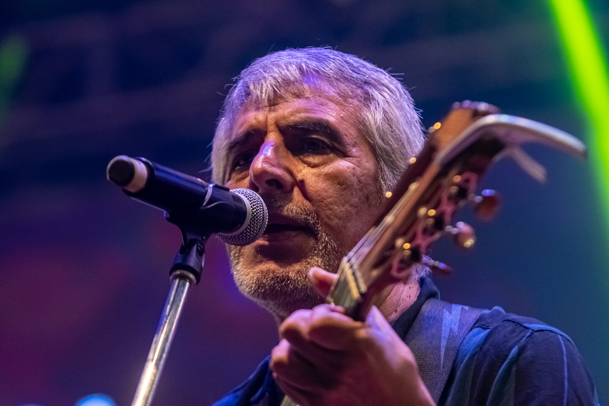 Peteco Carabajal se presentó junto al Santiago Trío.