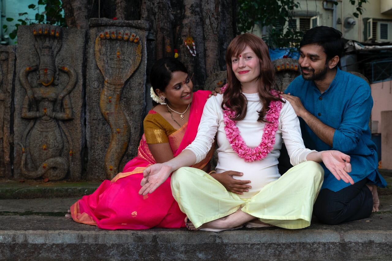 La obra alemana AshramMommies cerrará el festival con una función virtual.