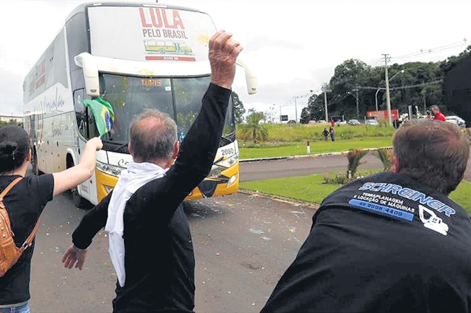 Los agresores, aún sin identificar, están relacionados con estancieros y grupos de ultraderecha.
