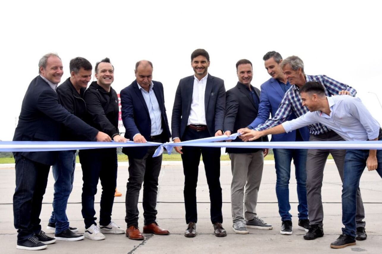 Pullaro cortó cintas con funcionarios y candidatosd