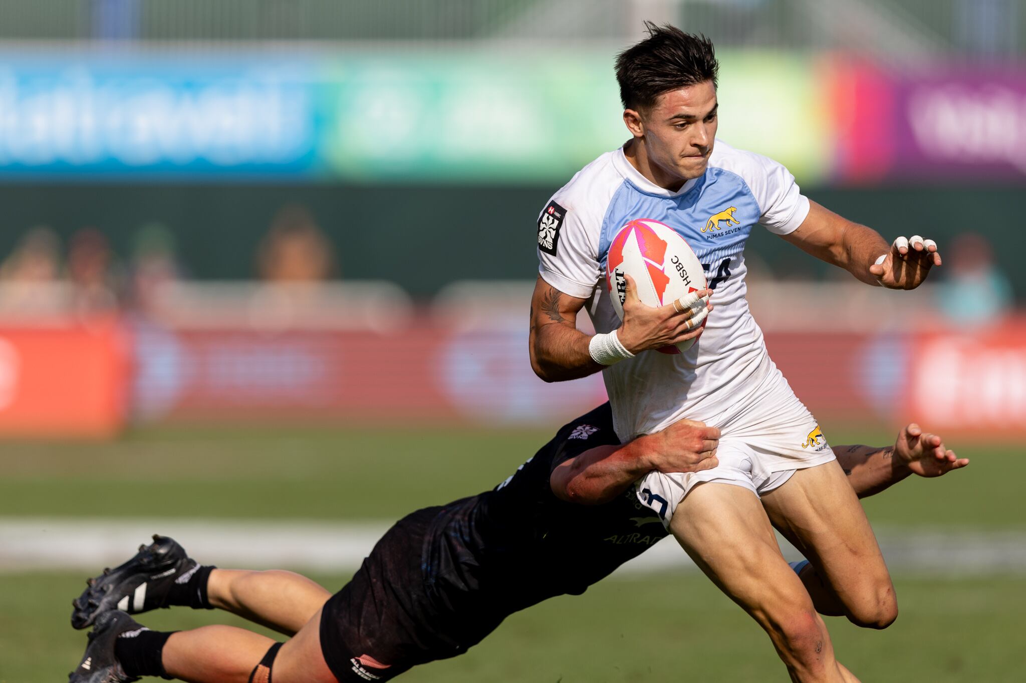 Los Pumas 7s avanzaron a la final del Seven de Dubai tras ganarle a los All Blacks de Nueva Zelanda (Foto: @lospumas7arg).