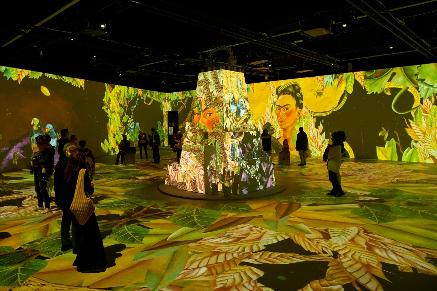 La exposición acerca al público múltiples obras de la pintora mexicana