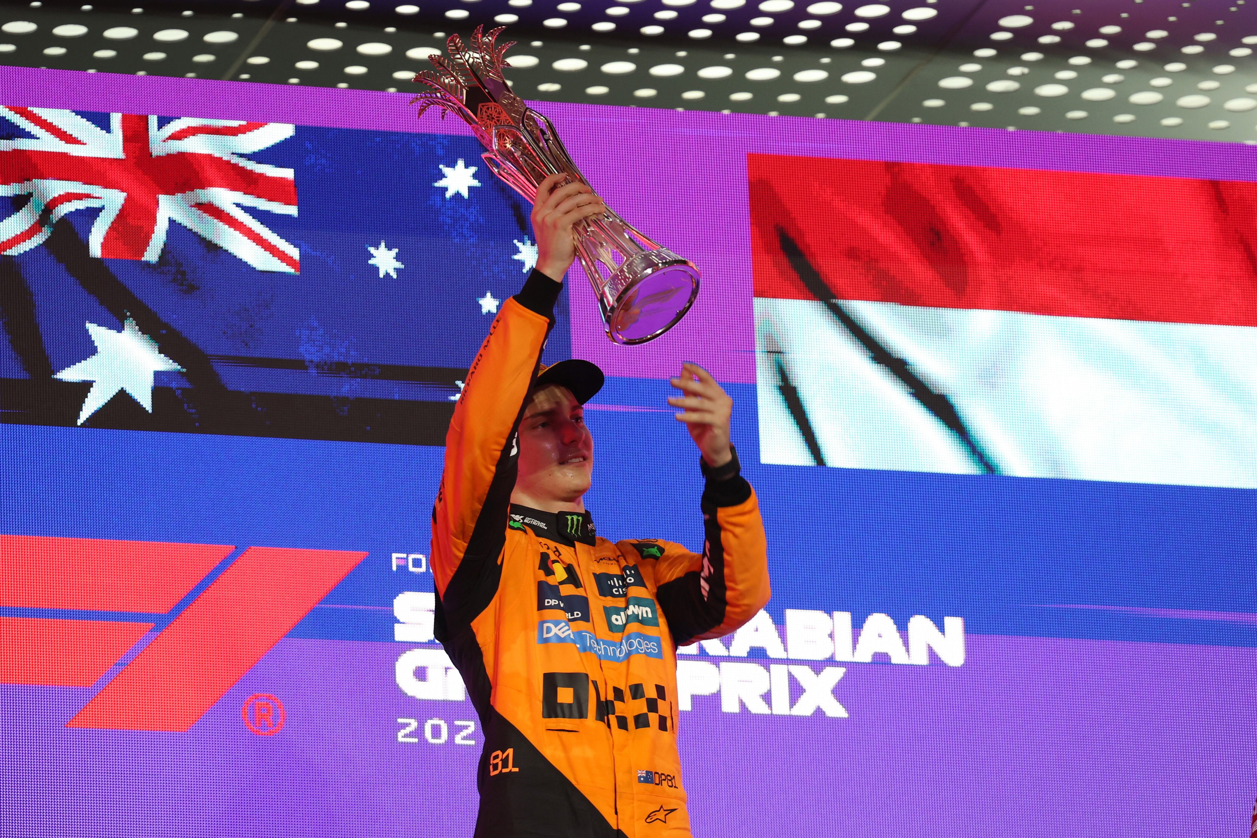 Piastri se fue de Arabia Saudita con el trofeo y la punta de la tabla.