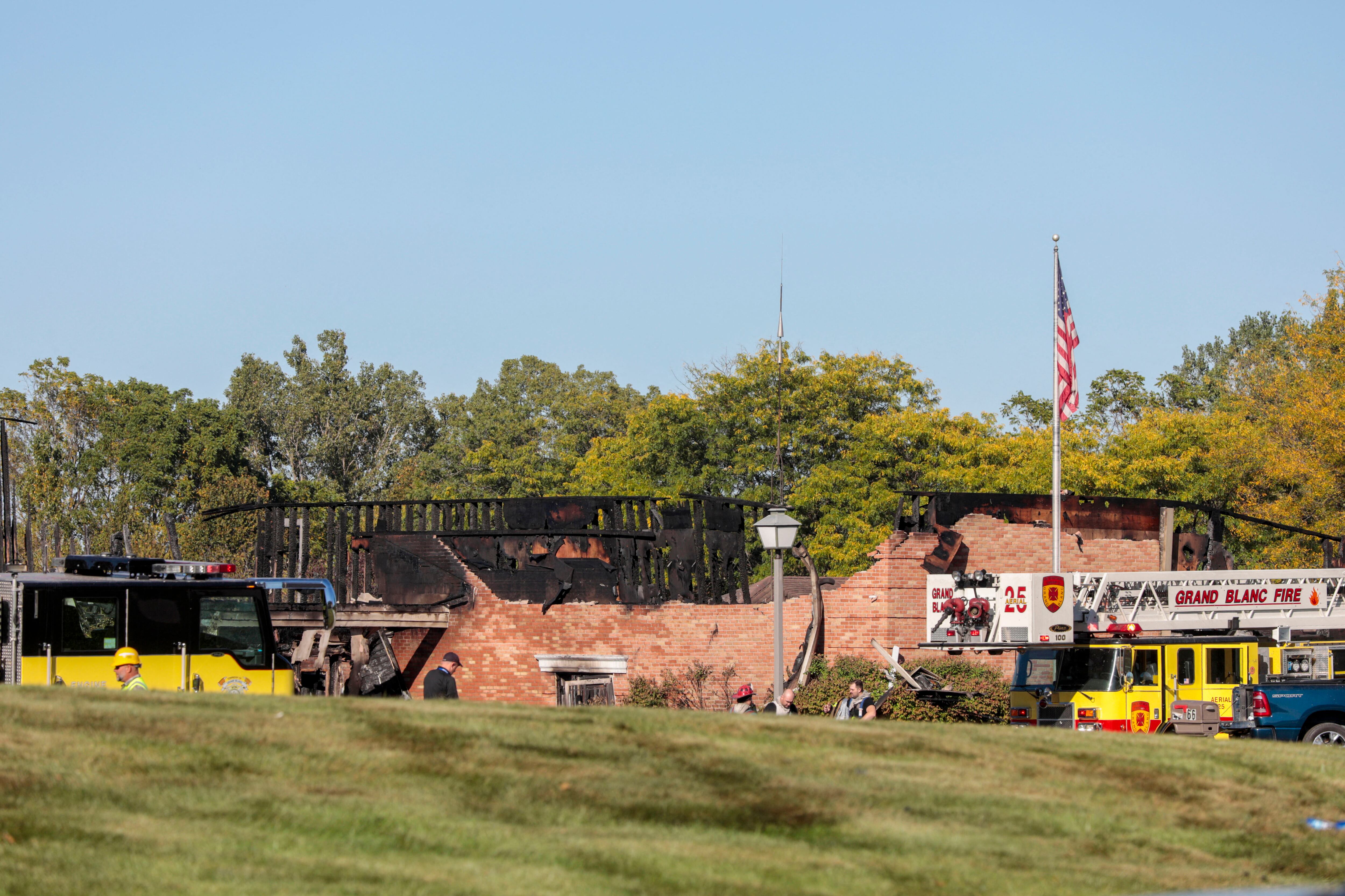 El templo mormón quemado en Grand Blanc, Míchigan. 