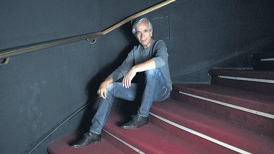 “Los gitanos se crían a la intemperie, huyendo siempre de la policía en la noche, que es cuando cambian de fogata bajo el manto de las estrellas.”