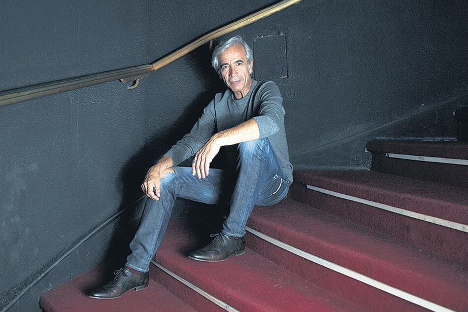 “Los gitanos se crían a la intemperie, huyendo siempre de la policía en la noche, que es cuando cambian de fogata bajo el manto de las estrellas.”