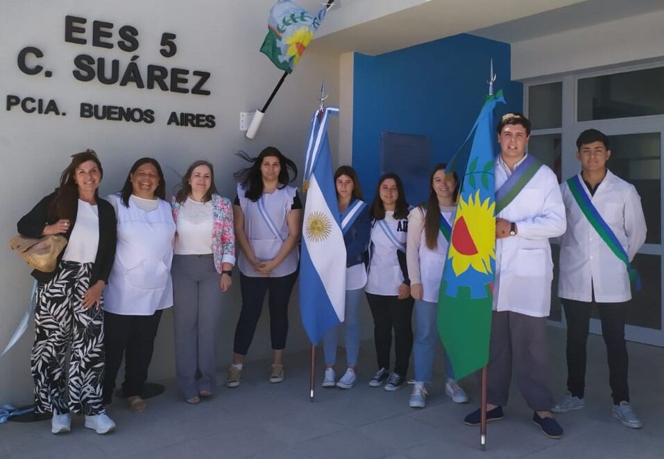 Tercera desde la izquierda, la directora Villarreal.