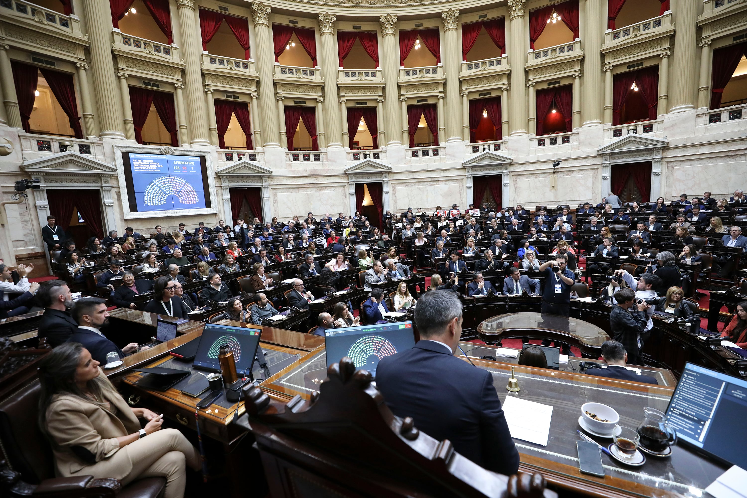 La oposición necesita asegurarse la presencia de 129 diputados para lograr el quórum.