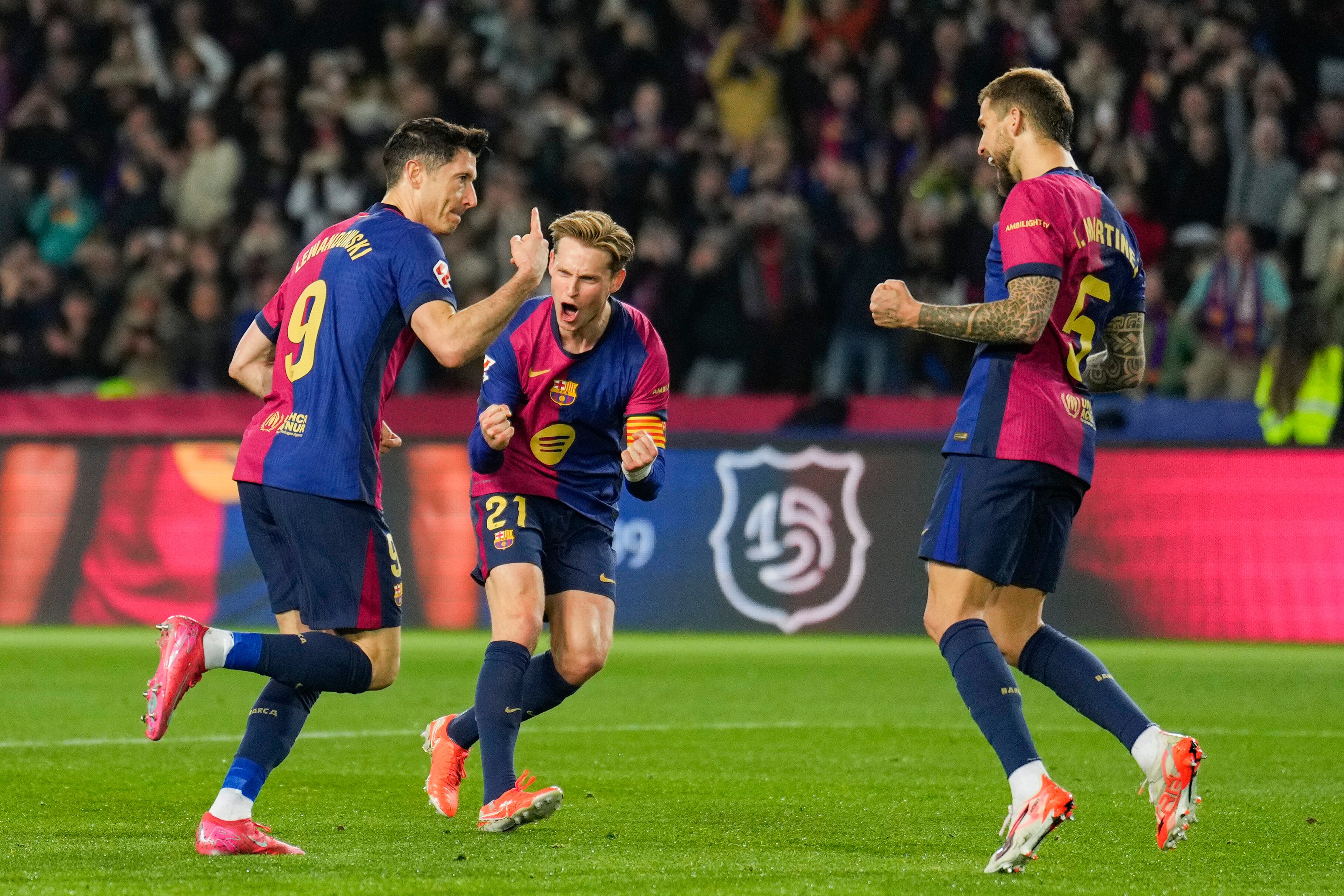 El polaco Lewandowski celebra su gol de penal para el Culé