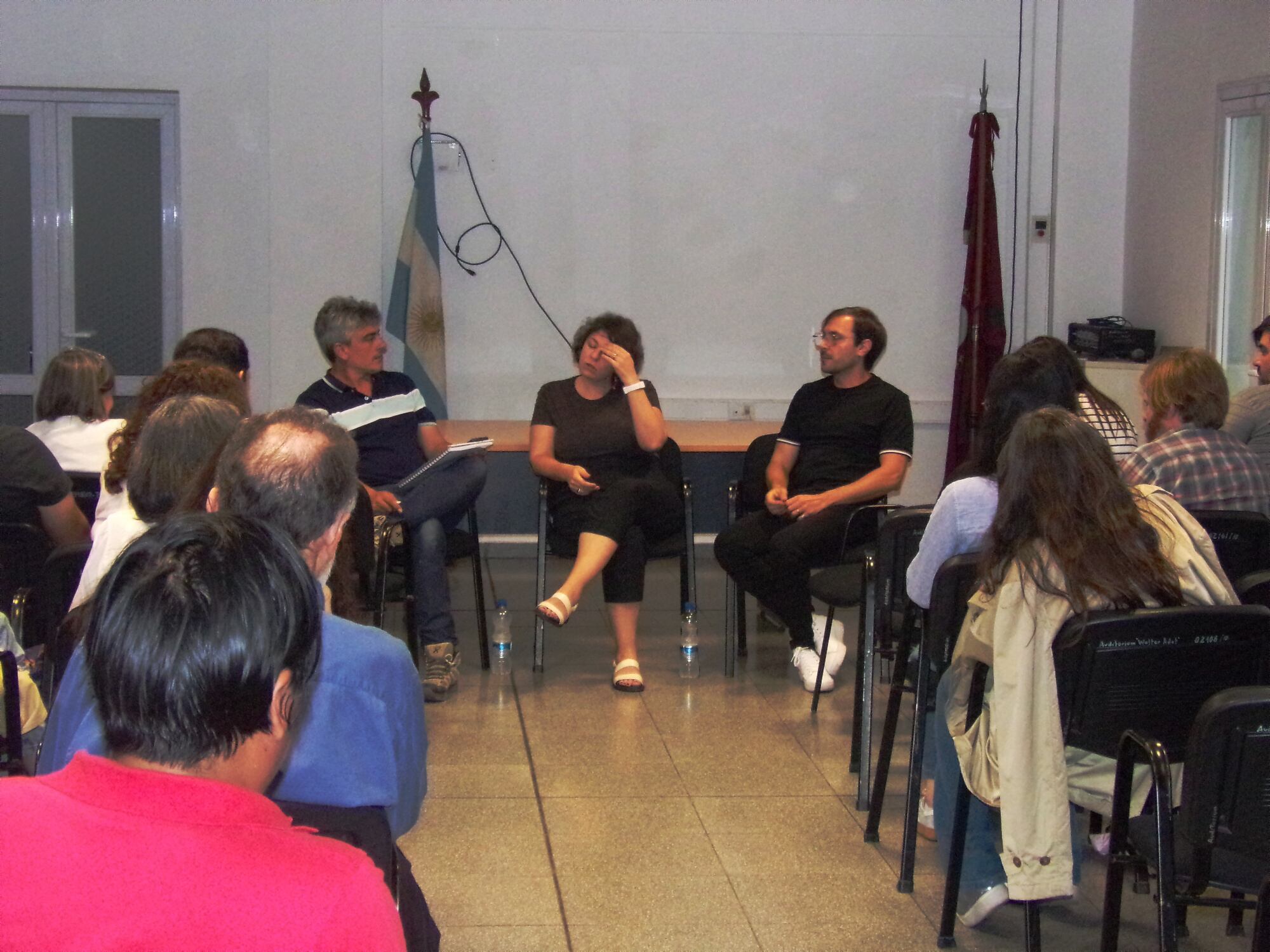 Al fondo, Daniel Medina, Lucila Carzoglio y Salvador Marinaro