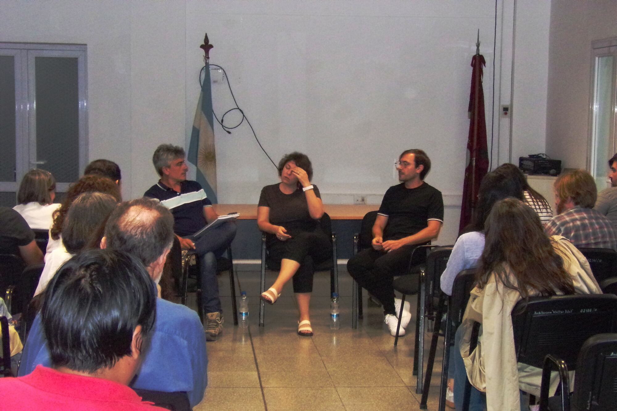 Al fondo, Daniel Medina, Lucila Carzoglio y Salvador Marinaro