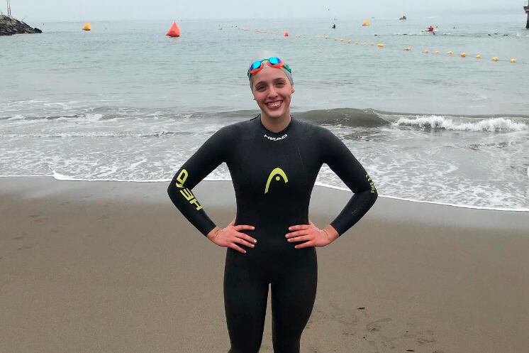 La joven Candela Giordanino cerca del agua