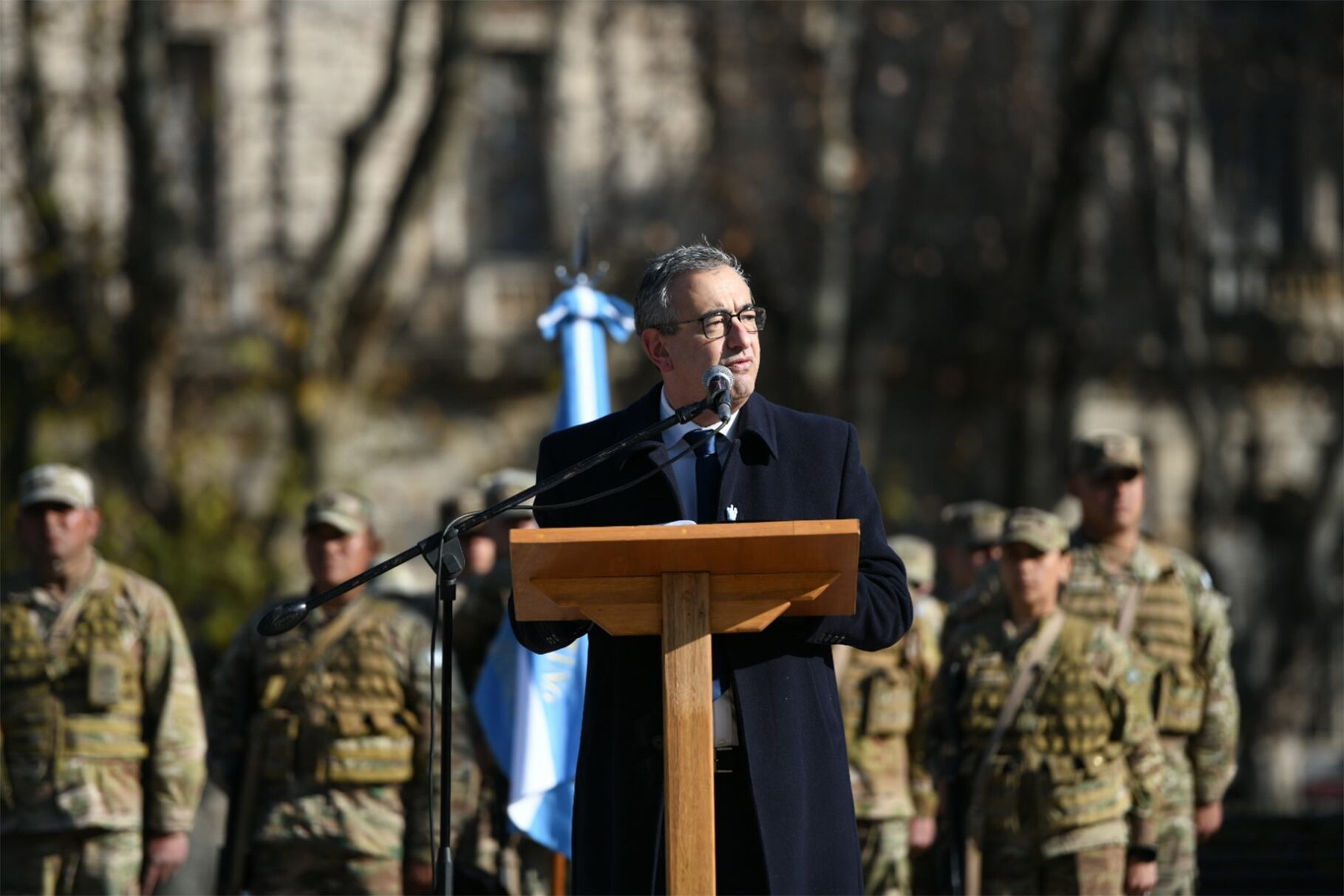 El intendente Javkin en la plaza San Martín.