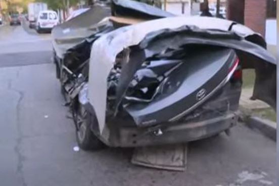 Así quedó el auto en el que viajaban las víctimas fatales del choque en Panamericana.