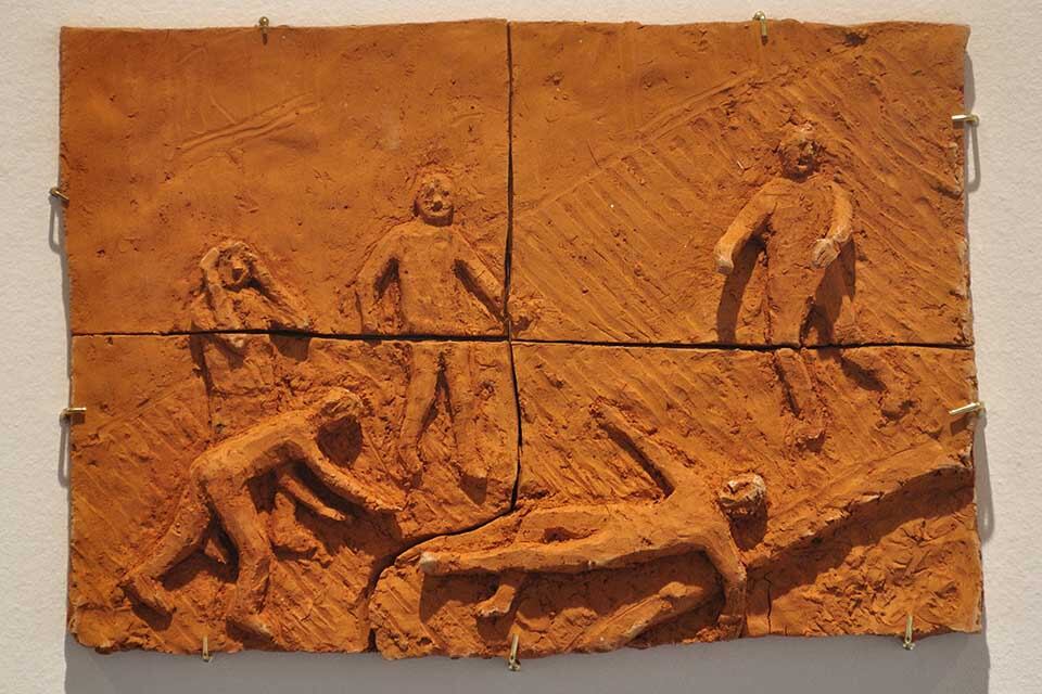 Cantini eligió para sus relieves un material frágil.