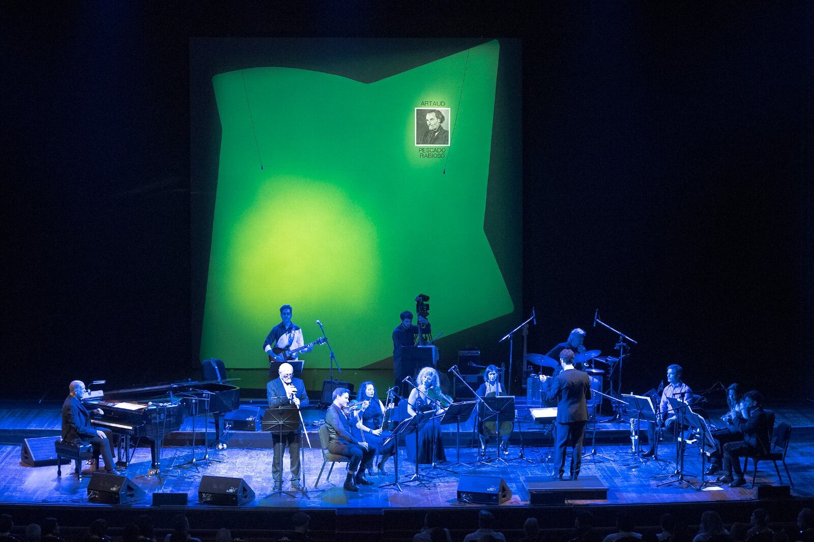 Un doble cuarteto de cuerdas y vientos de madera, más la base rítmica y voces invitadas, harán "Artaud".