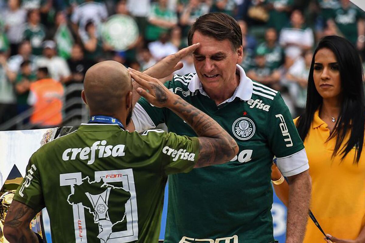 Jair Bolsonaro, busca mejorar su imagen con el fútbol.