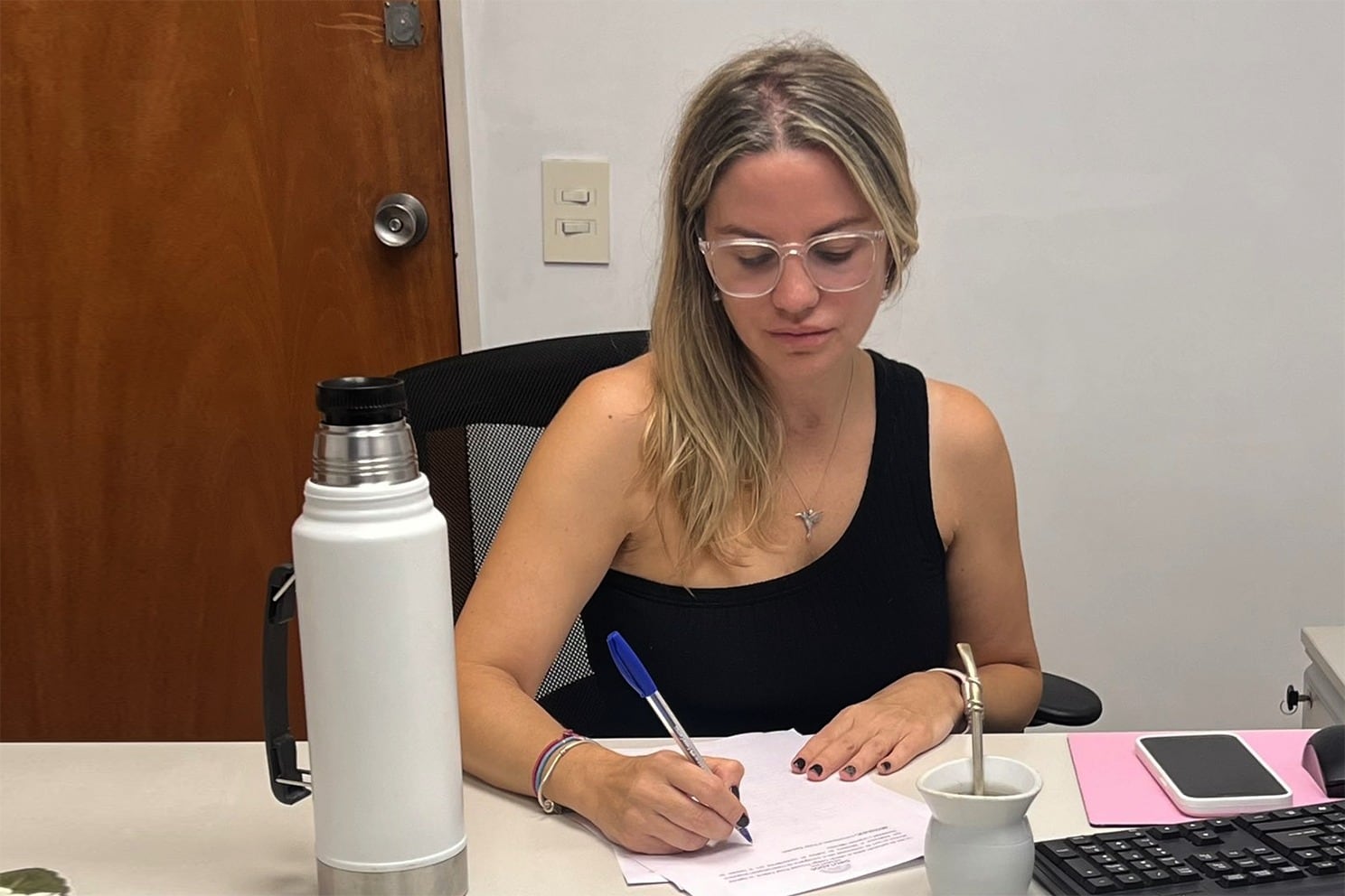 Carolina Píparo escribe y expone las distancias de la políticas y las promesas de campaña.