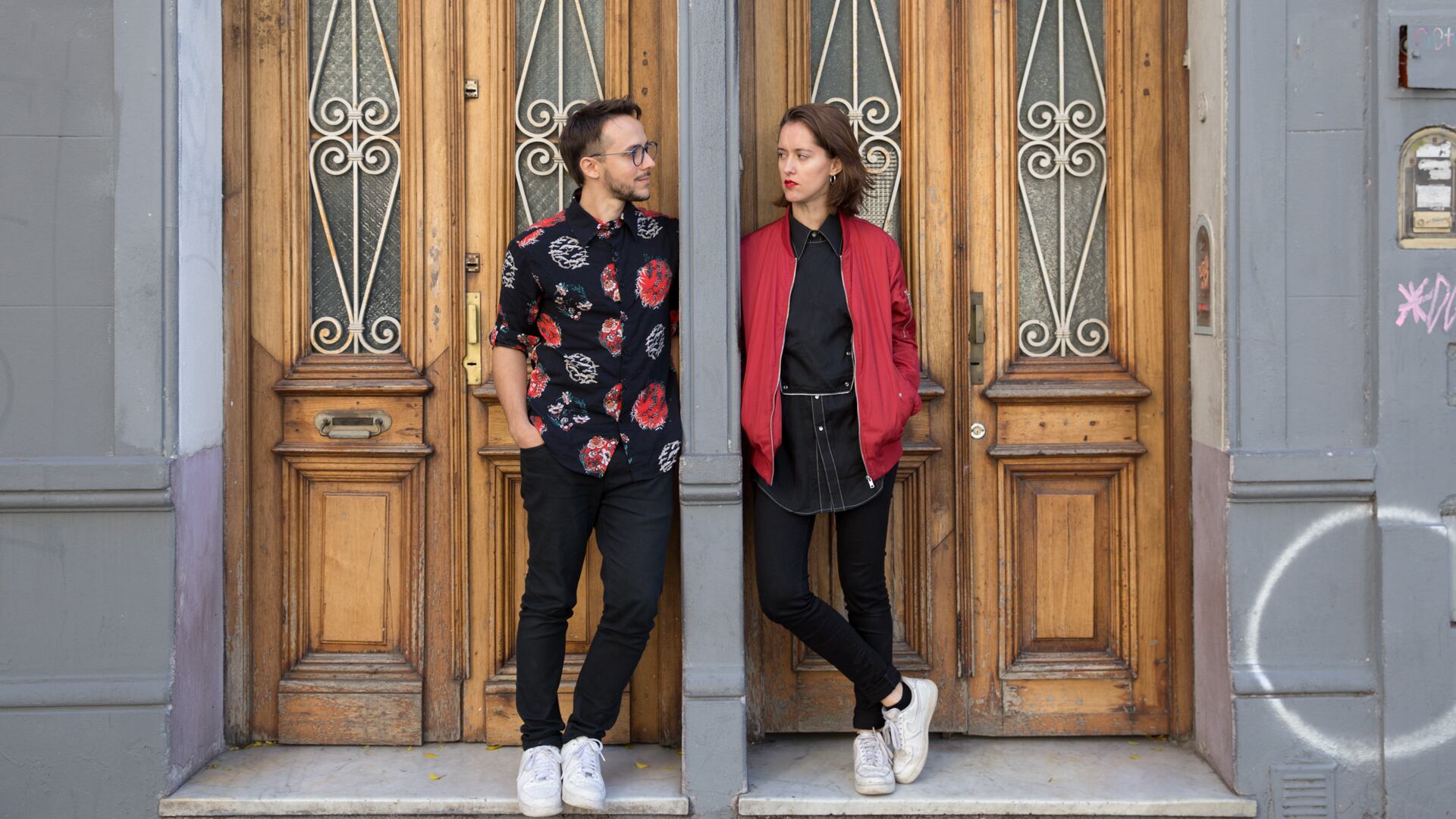 Ainda Dúo (foto) en la plataforma Banda Invitada, Gori y Sol Bassa acústicos, y grupos de toda América en el Beatlefest.