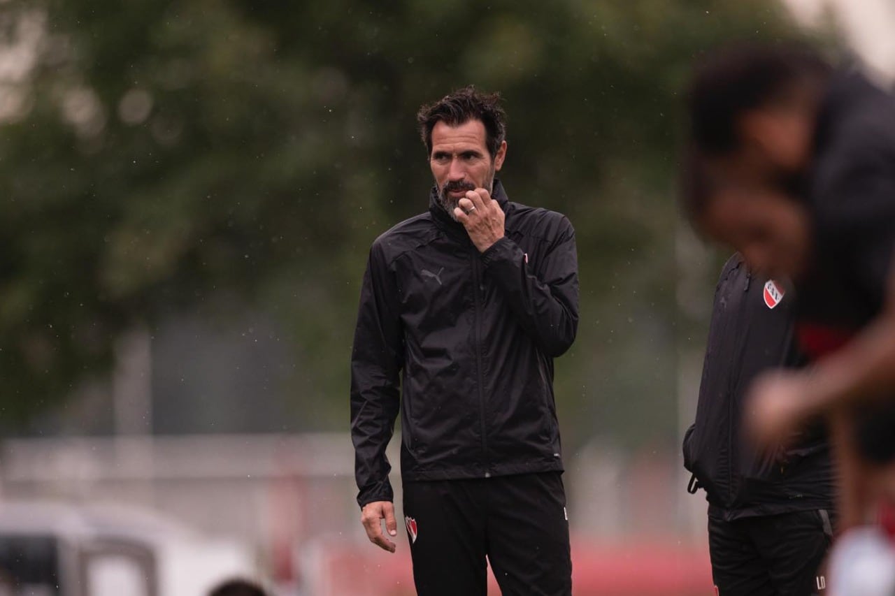 El DT Eduardo Domínguez buscará que el Rojo de Avellaneda vuelva al triunfo