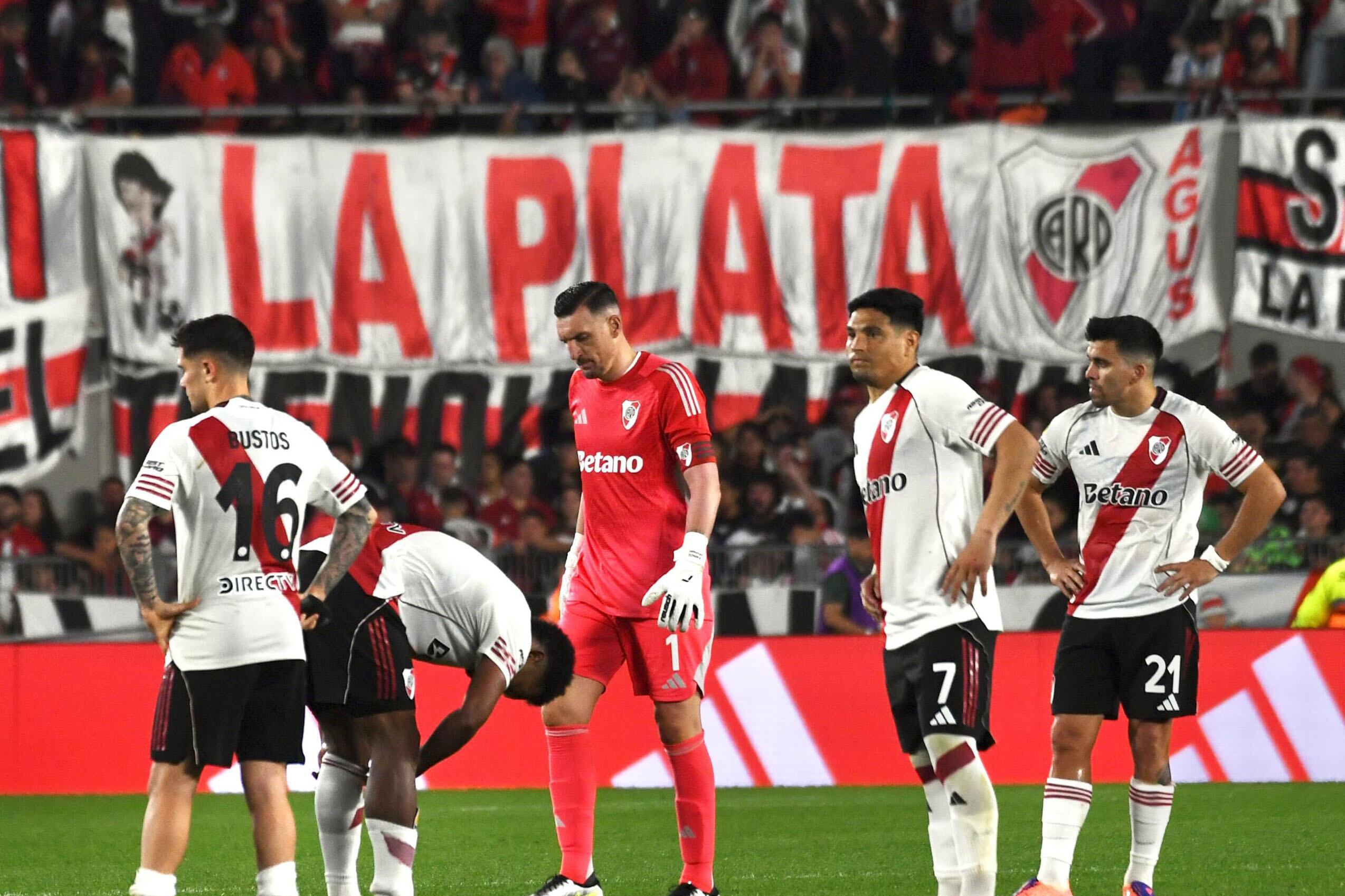 River no encuentra el rumbo y complicó sus chances