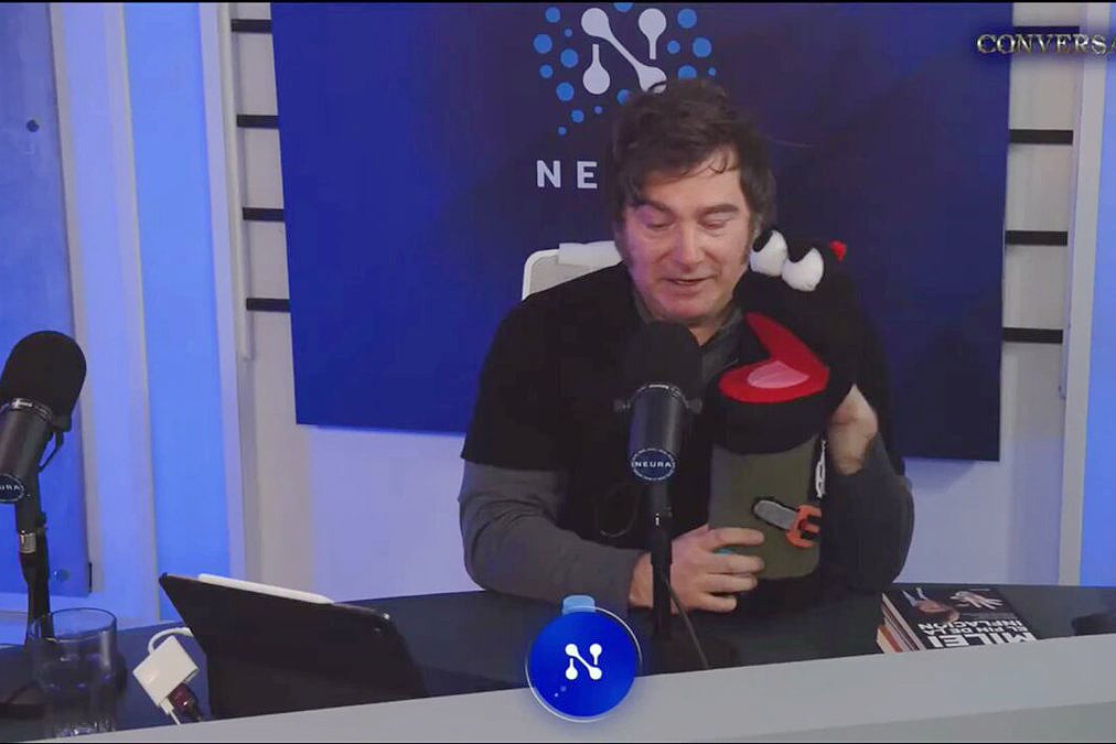 Javier Milei en su visita al canal de streaming Neura.