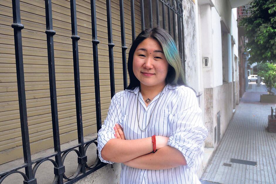 Kang nació en la Argentina, en el seno de una familia coreana.