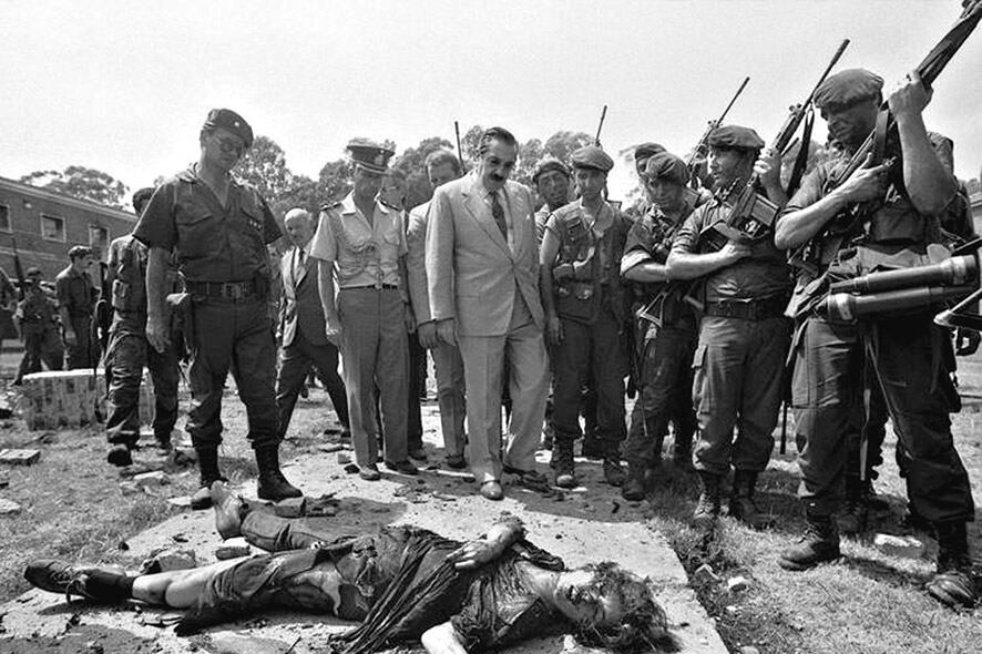 Durante la recuperación del cuartel se cometieron torturas y ejecuciones sumarias.