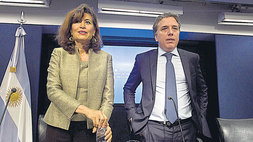 Gabriela Ramos, directora de Gabinete de la OCDE, presentó el informe junto al ministro Nicolás Dujovne.
