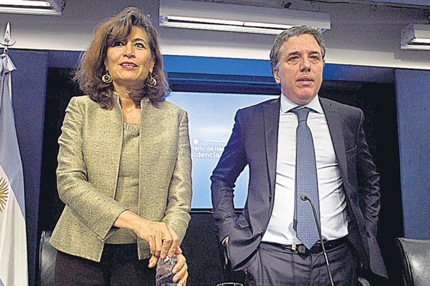 Gabriela Ramos, directora de Gabinete de la OCDE, presentó el informe junto al ministro Nicolás Dujovne.
