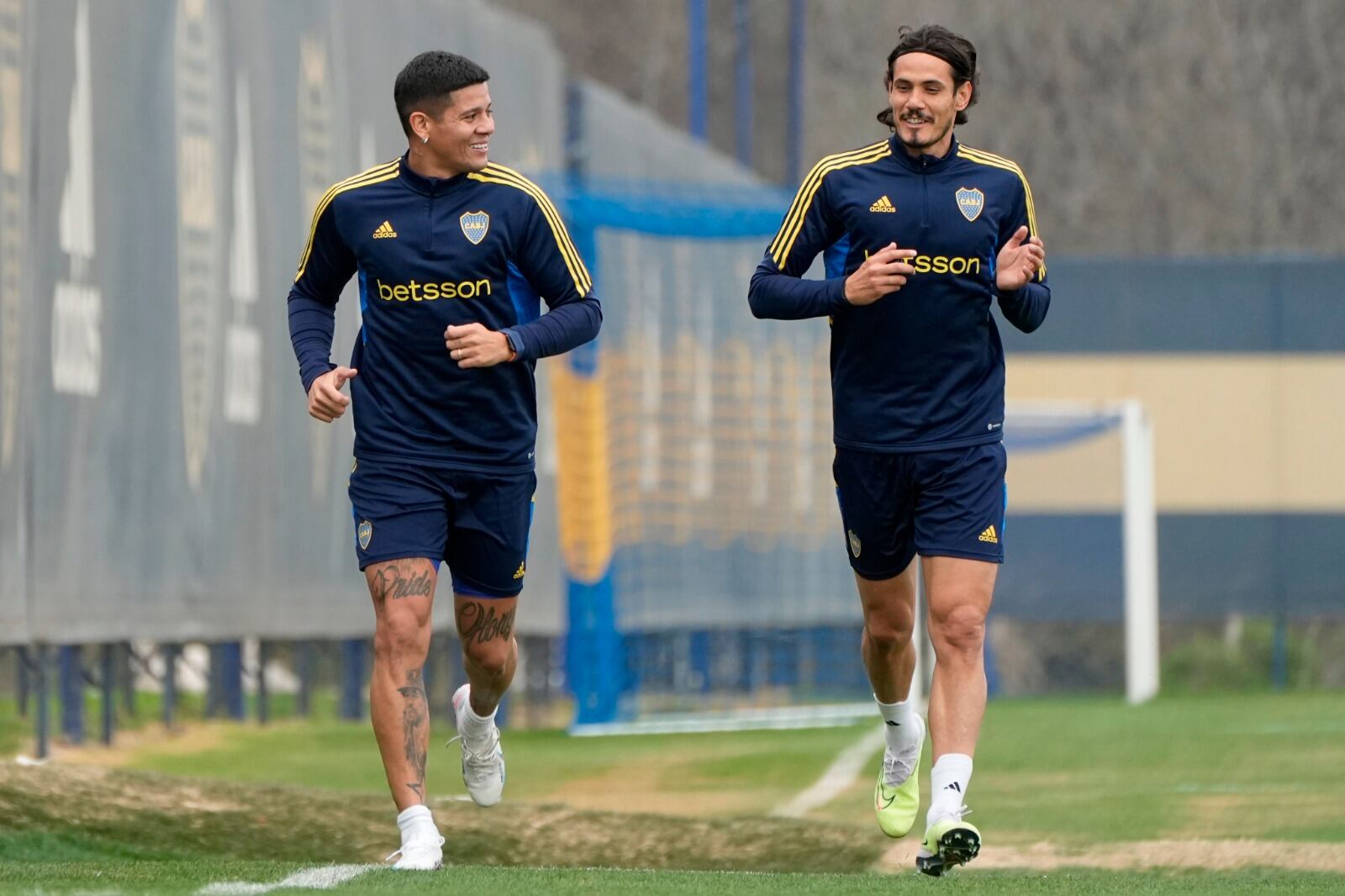 Rojo y Cavani, dos mundialistas xeneizes, excompañeros en Manchester United