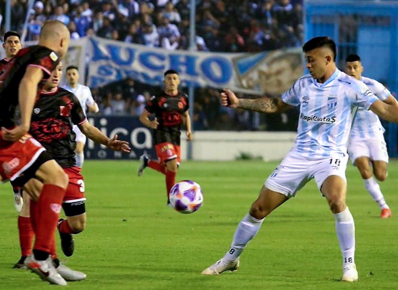 El duelo se definió en el segundo tiempo