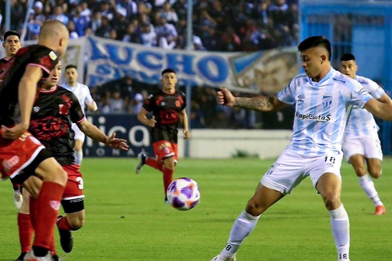 El duelo se definió en el segundo tiempo