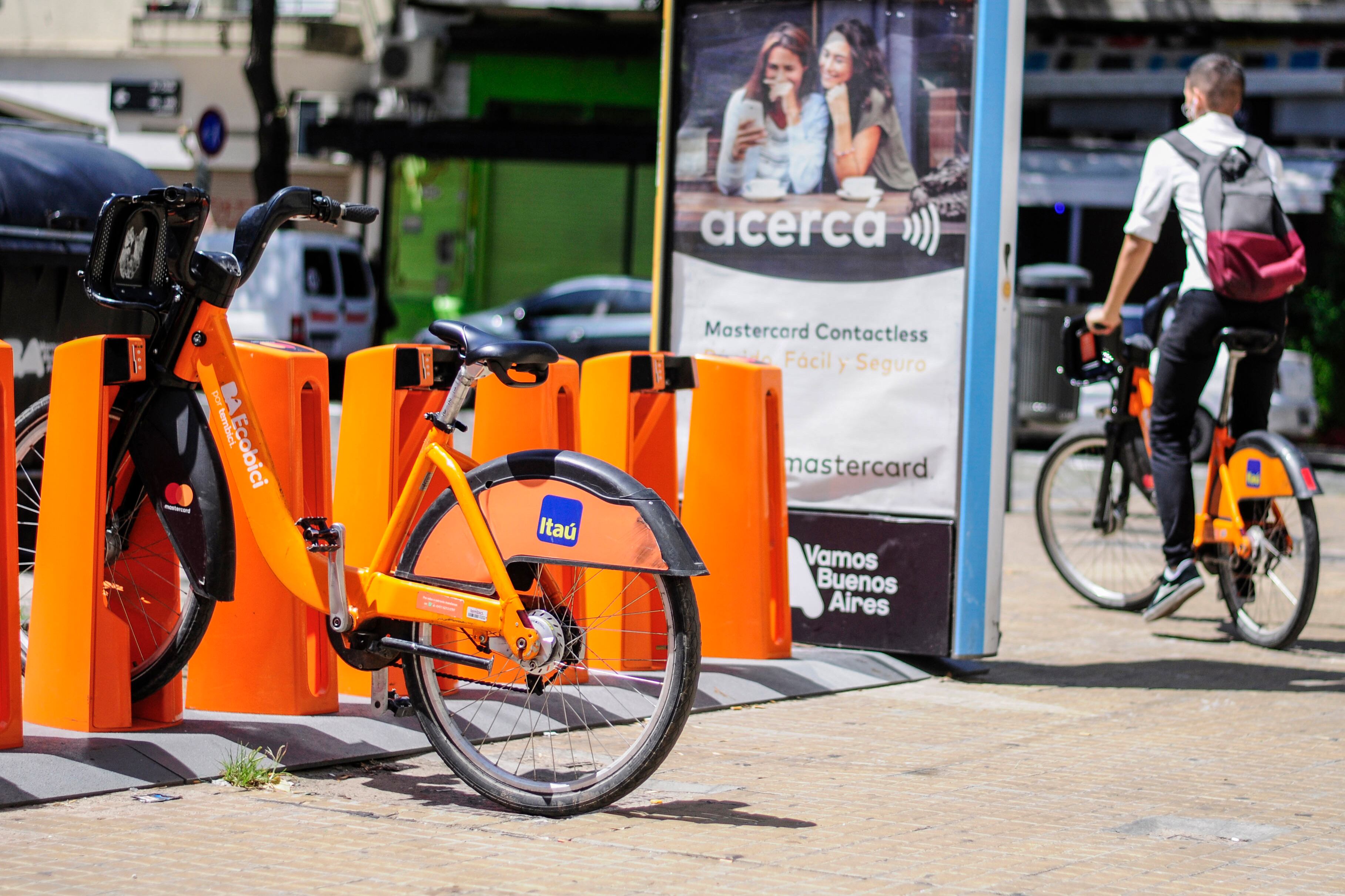 La norma proyecta crear "guarderías" para bicicletas particulares.