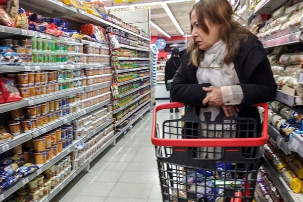 Los productos de almacén subieron 147 por ciento con Milei.