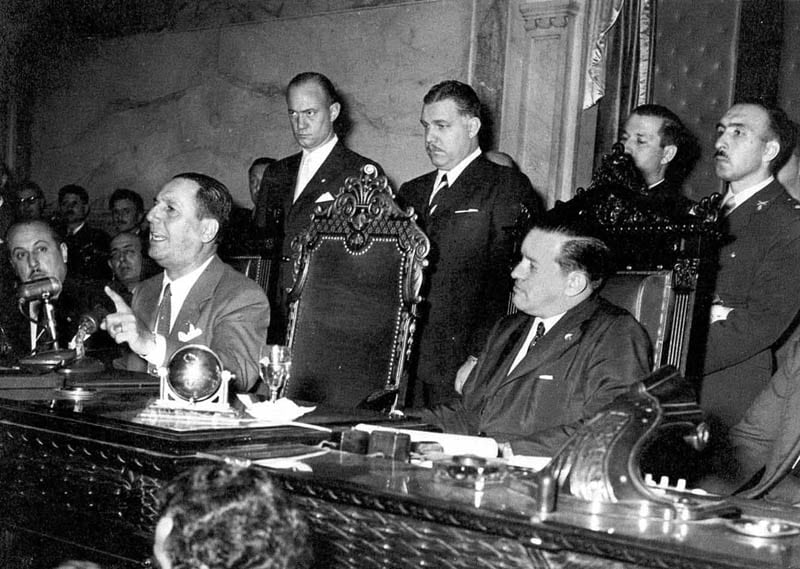 Juan D. Perón, junto a José Ber Gelbard, presidente de la CGE, en los años 50