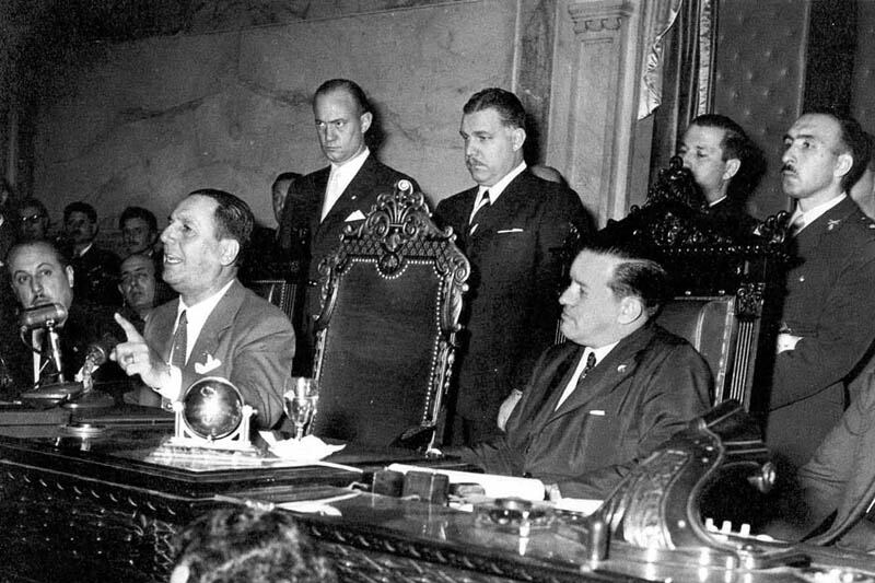 Juan D. Perón, junto a José Ber Gelbard, presidente de la CGE, en los años 50